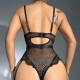 Vista este modelo irresistivelmente elegante, com detalhes em renda delicada, recortes ousados ​​e correntes sedutoras para um efeito impactante. Embalagem individual com fecho de correr!