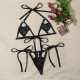 Liberte uma elegância divertida com este conjunto de sutiã em formato de coração. Ele é ousado e carinhoso ao mesmo tempo, criado para fazer você se sentir poderosa e irresistível. Vem em uma embalagem plástica com zíper