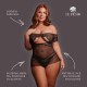 Babydoll transparente com ombros à mostra, detalhes delicados em renda e abertura frontal. O tecido macio e super elástico veste do tamanho S ao XL.