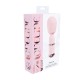 O Velour da Loveline International, Coleção Paris, é um mini vibrador texturizado com 10 funções. Operando a menos de 50 dB, proporciona prazer discreto e possui uma base iluminada que muda de cor a cada função. Oferece