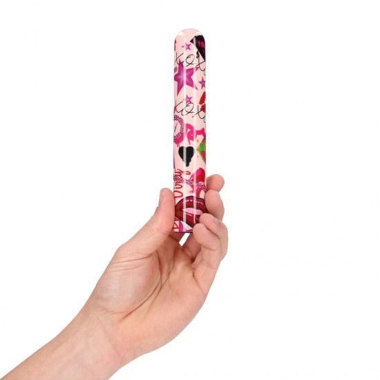 Um rosa perfeito com correntes, estrelas e lábios? Transmite uma energia total de rainha da cena.