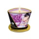 A vela de massagem da Shunga combina uma fórmula feita com óleos 100% naturais à base de plantas e fragrâncias delicadas que ajudam a criar uma atmosfera acolhedora e sensorial. Quando acesa, a cera se transforma em um ó