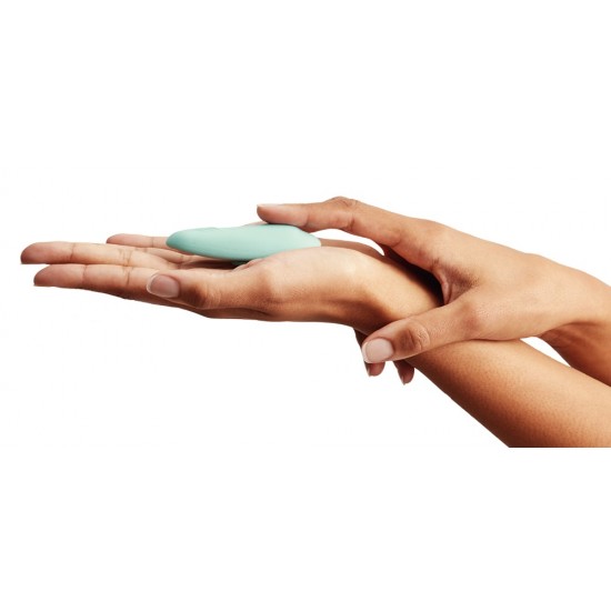 Para diversão discreta!O vibrador ergonômico Moxie+ da We-Vibe é perfeito para prazer sensual, discreto e sem usar as mãos. Possui 10 modos de vibração que podem ser controlados facilmente pelo prático controle remoto ou