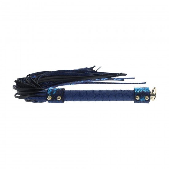 Florence Collection - Chicote - Azul Chicoteie seu amante, ou submisso, até a submissão com o chicote da Florence Collection da Ouch!. O cabo resistente dá a pegada perfeita para dar golpes provocantes ou chicotes estimulantes com uma picada satisfatória. F