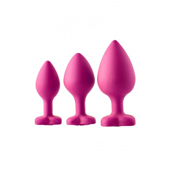 Este conjunto de 3 plugues de silicone é ótimo para usuários que desejam variar os tamanhos dos plugues ou que desejam treinar de pequeno a grande. Os plugues rosa têm uma pedra preciosa em forma de coração na base que f