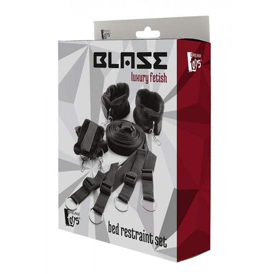 Kit Algemas Pulsos e Tornozelos Cama Bed Restraint Blaze Preto Viva aventuras excitantes com a sua cara metade.Conjunto de algemas para mãos e pés, ligadas a uma fita de passa sob o colchão para que o seu amante não saia do lugar. Simplesmente deslize as tiras sob a parte inferi