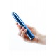 VIBRADOR CHROMA BLUE Construído em plástico ABS premium, o clássico vibrador de 7” da Chroma é reimaginado como uma maravilha recarregável. Elegante e poderoso, a intensidade do Chroma é facilmente controlada e possui várias velocidades