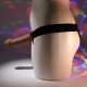 Este dildo oco com tiras para vestir possui uma haste macia e sedosa com uma cabeça cônica e é removível para limpeza. As tiras do arnês são elásticas na cintura e nas pernas, com tiras para as pernas totalmente ajustáve
