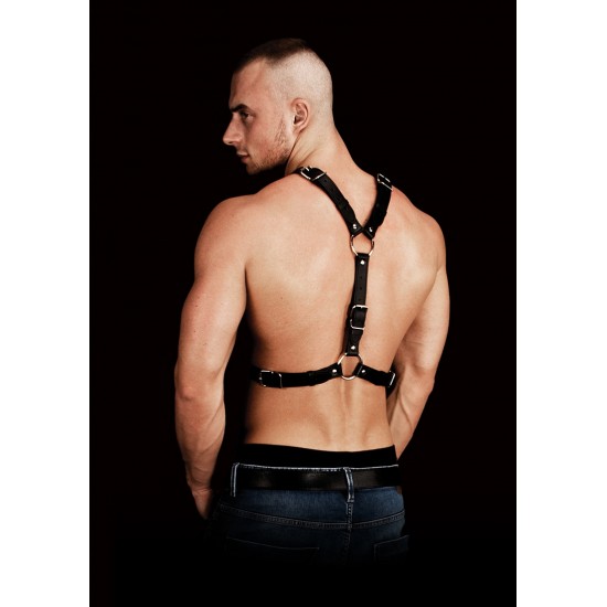Arnês de Torso Bondage Thanos Pele Preto Adicione ainda mais intensidade às suas aventuras sexuais e permita-se desfrutar do melhor da vida!Arnês masculino fetichista todo em pele decorado com anéis de metal. Com detalhes apaixonantes e super confortável de se