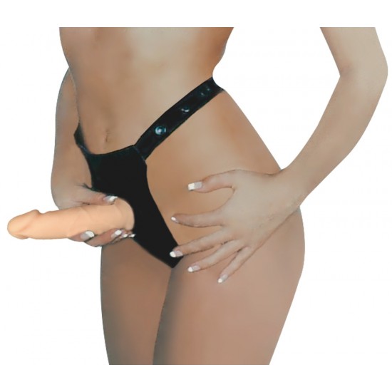 Ouvert-Slip of synthetic leater with adjustable nylon straps. Including deployable dildo of soft, skin-coloured slippy material (18.5cm long, Ø 4 cm). Free of phthalates according to EU regulation REACH.