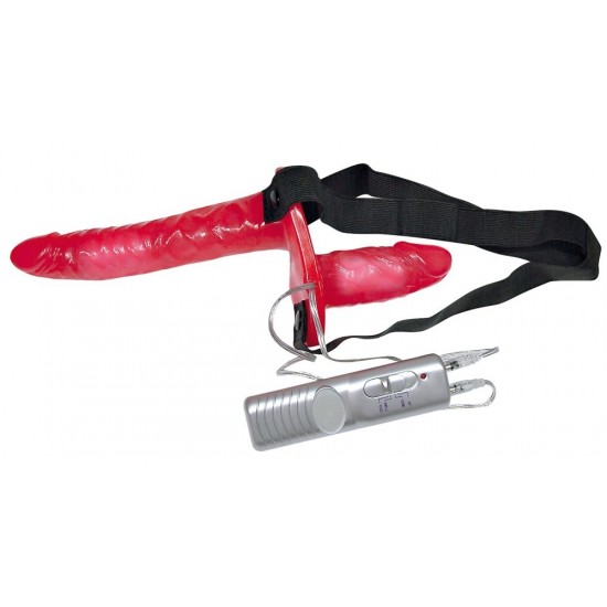 Duplo vibrador Red strap-on. O pênis Shorter tem um comprimento de 10 cm, Ø 3,5 centímetros, o mais longo é de 18 cm de comprimento, Ø 2-5,3 cm. Para prender com uma cinta elástica negra (incluído). Três níveis de vibraç