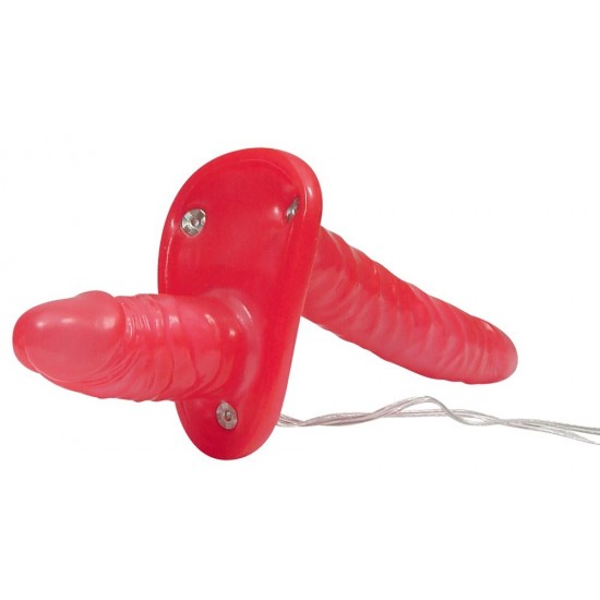 Duplo vibrador Red strap-on. O pênis Shorter tem um comprimento de 10 cm, Ø 3,5 centímetros, o mais longo é de 18 cm de comprimento, Ø 2-5,3 cm. Para prender com uma cinta elástica negra (incluído). Três níveis de vibraç