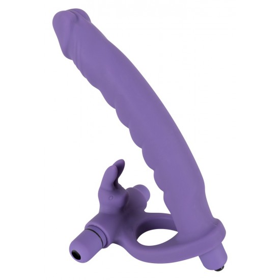 Strap-on penetração dupla Anel peniano com dildo e coelhinho do clitórisPara dupla penetraçãoVibro-bala removívelSilicone com textura Soft Touch Duplique o prazer!Dildo Strap-on com vibração para ELE e um anel peniano incluindo um estimulador de
