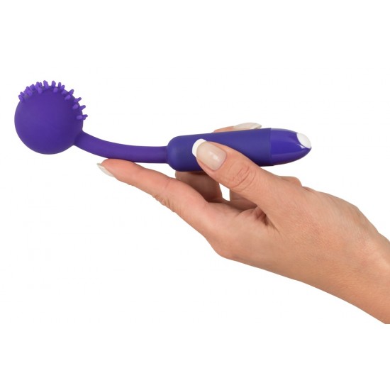 A purple vibrator with a ball-shaped head and stimulating dots. It can reach the G-spot really easily, thanks to its curved neck, so that it can stimulate this area. With 7 vibration modes.Complete length 16.7 cm, insert