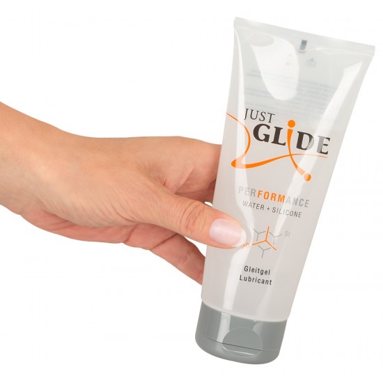 Lubrificante JustGlide Performance 200 ml Just Glide Performance é perfeito para sexo duradouro - também com brinquedos sexuais! O lubrificante médico à base de água tem uma porção de silicone, o que significa que tem uma textura maravilhosamente escorregadia e