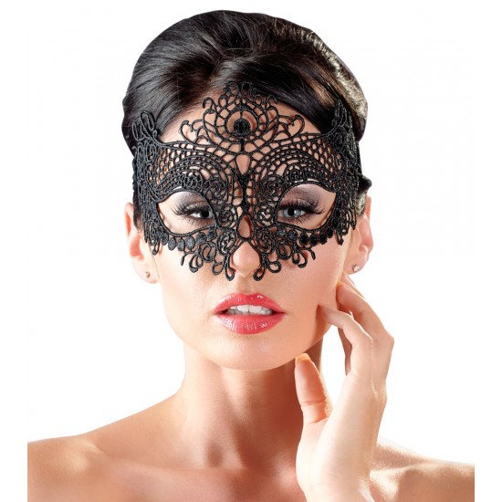 Torne as suas aventuras eróticas mais misteriosas!Máscara sedutora simétrica com padrões bordados e fitas para ajustar o aperto atrás em cor preta.Prepare-se para viver excitantes momentos com a sua cara metade.