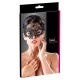 Torne as suas aventuras eróticas mais misteriosas!Máscara sedutora simétrica com padrões bordados e fitas para ajustar o aperto atrás em cor preta.Prepare-se para viver excitantes momentos com a sua cara metade.