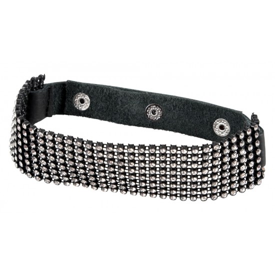 Black choker that has a wide front part, which is covered in rhinestones. The thinner strap at the back has press studs for fastening and adjusting the choker (25 to 42 cm in circumference). Material: synthetic, split le