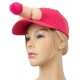 O item essencial e ousado para qualquer festa! O boné de baseball rosa tem um pênis e testículos de pelúcia aveludada e chamativa em uma cor contrastante. O pênis e os testículos ficam acima da viseira. É um item ousado