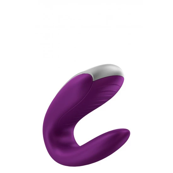Satisfyer Double Fun Violeta Double Fun estimula fortemente ambos os parceiros durante o sexo. O formato em U é ajustado tanto por dentro quanto por fora - garantindo uma sensação sedutora para o clitóris, ponto G e pênis. Habilitado para apli