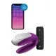 Satisfyer Double Fun Violeta Double Fun estimula fortemente ambos os parceiros durante o sexo. O formato em U é ajustado tanto por dentro quanto por fora - garantindo uma sensação sedutora para o clitóris, ponto G e pênis. Habilitado para apli